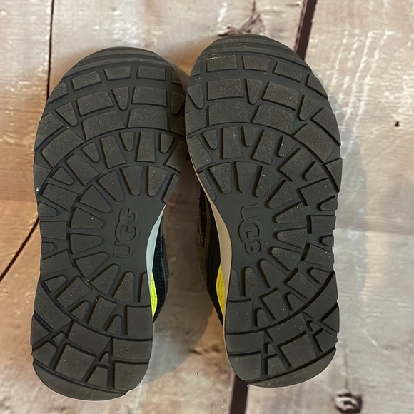 UGG boys slip on sneaker size 1 - Picture 8 of 15